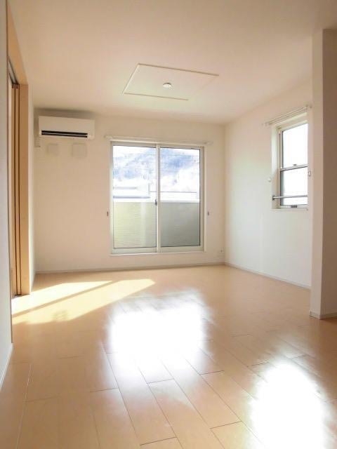 釜石市甲子のアパートの室内写真です。