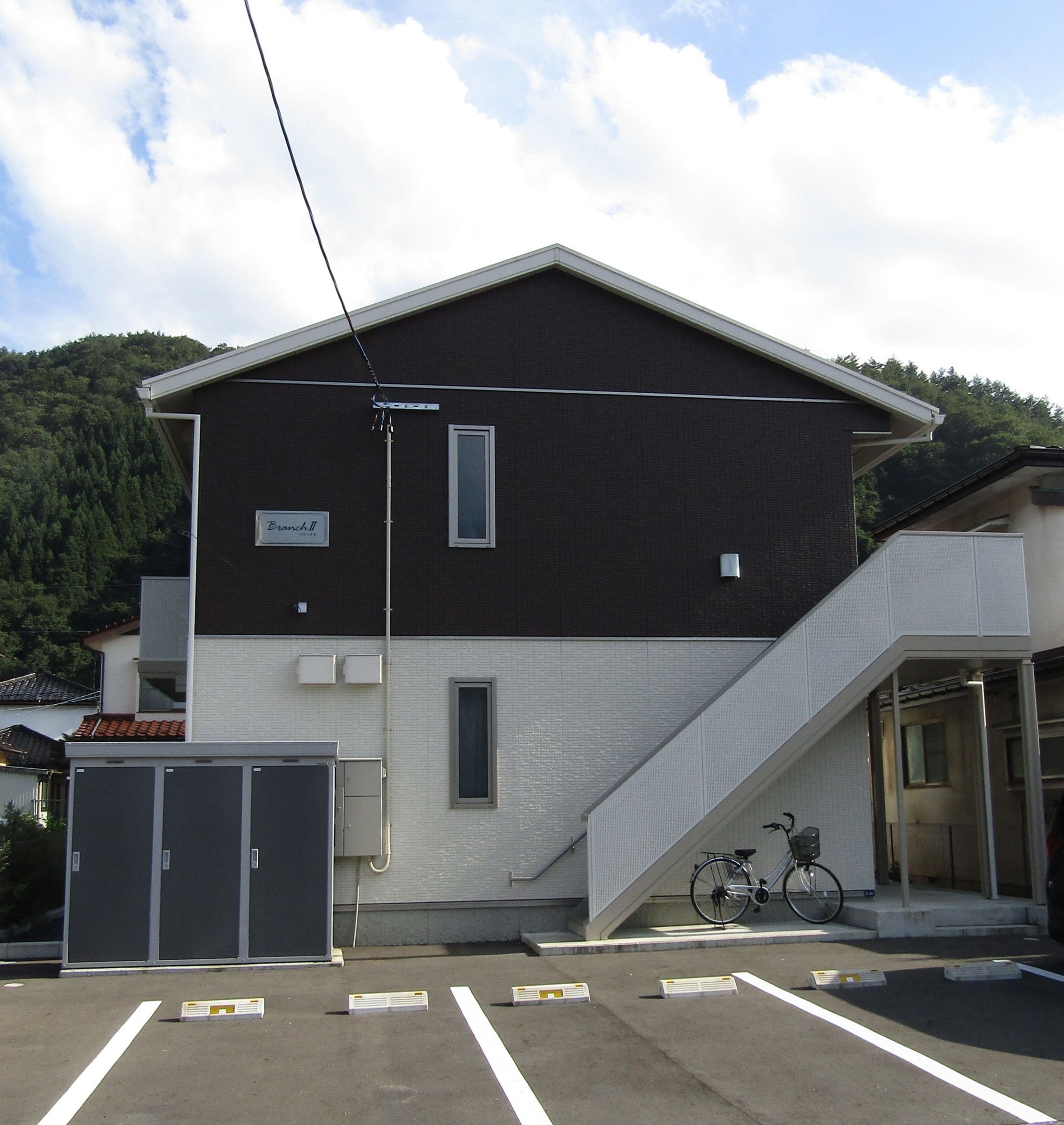 釜石市野田町のアパートの外観です。